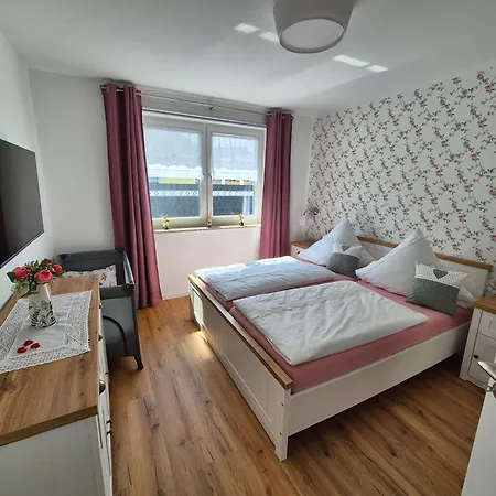 Rosenhaus Naehe Bodden Und Ostsee An Den Kranichfeldern * Hermannshagen Heide