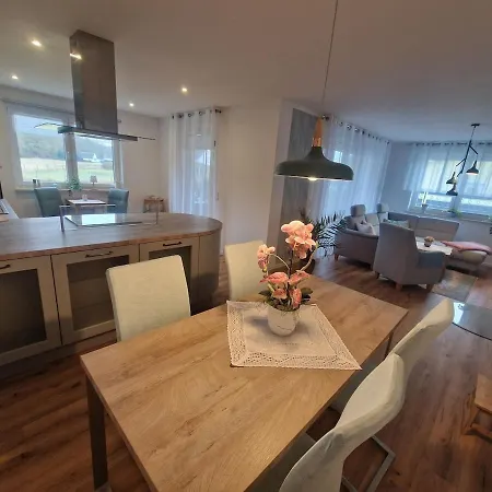 Rosenhaus Naehe Bodden Und Ostsee An Den Kranichfeldern