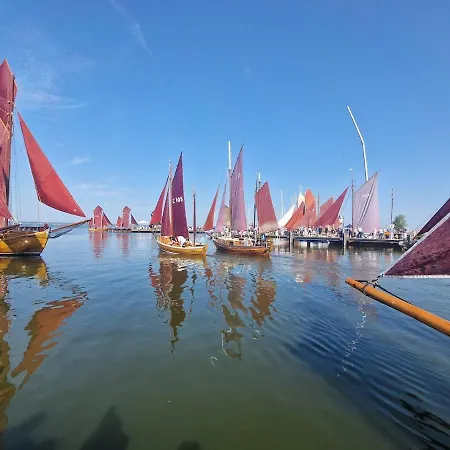 Holiday home Rosenhaus Naehe Bodden Und Ostsee An Den Kranichfeldern *