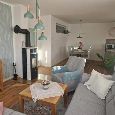 Rosenhaus Naehe Bodden Und Ostsee An Den Kranichfeldern * Hermannshagen Heide