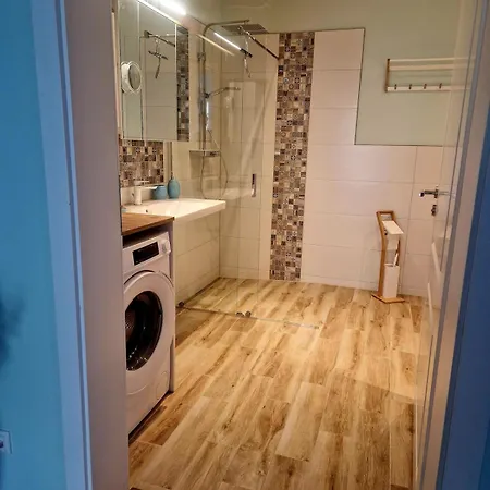 Rosenhaus Naehe Bodden Und Ostsee An Den Kranichfeldern Hermannshagen Heide